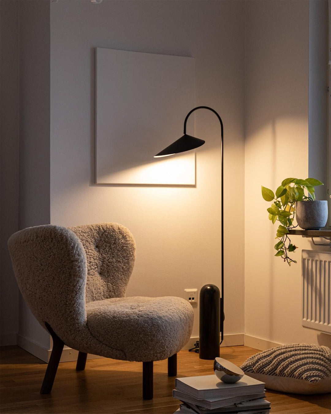 Modern Floor Lamp with Black Marble Base and Leaf-Shaped Lampshade