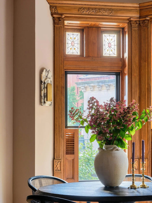 Marble Wall Light with Brass Accents – Modern Decorative Sconce