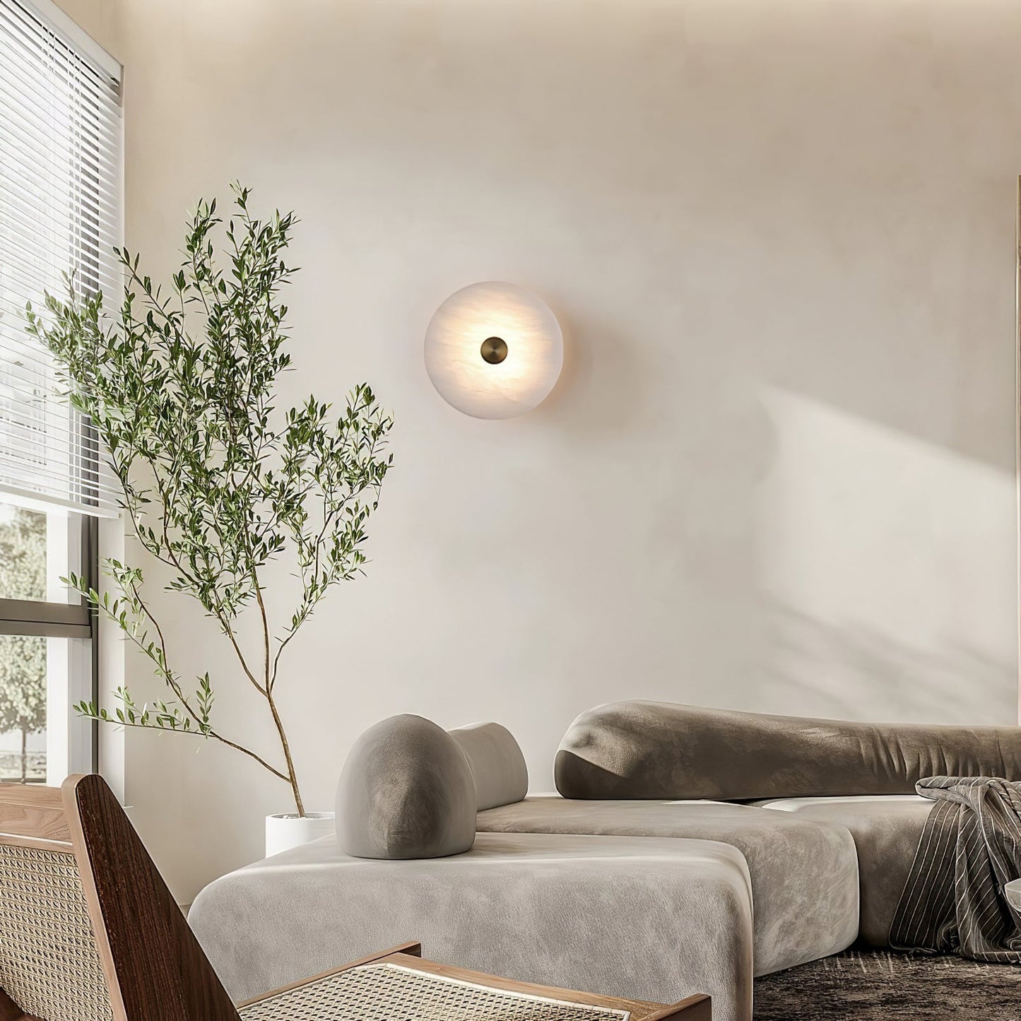 Round Alabaster Wall Light – Modern Disc Shaped Decorative Sconce
