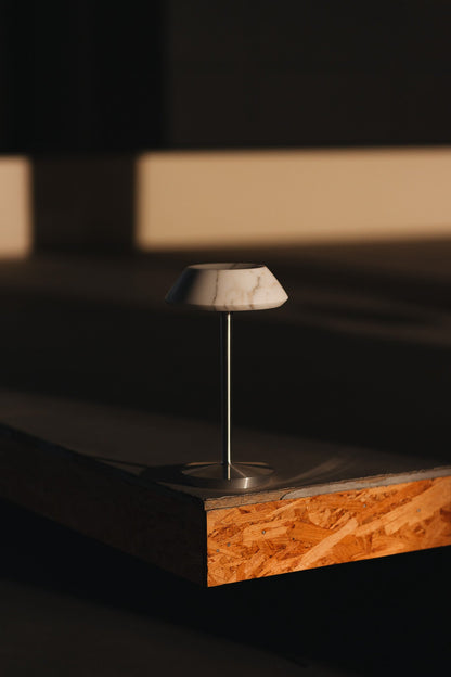 Mini Fiore Marble Table Lamp (built-in battery)