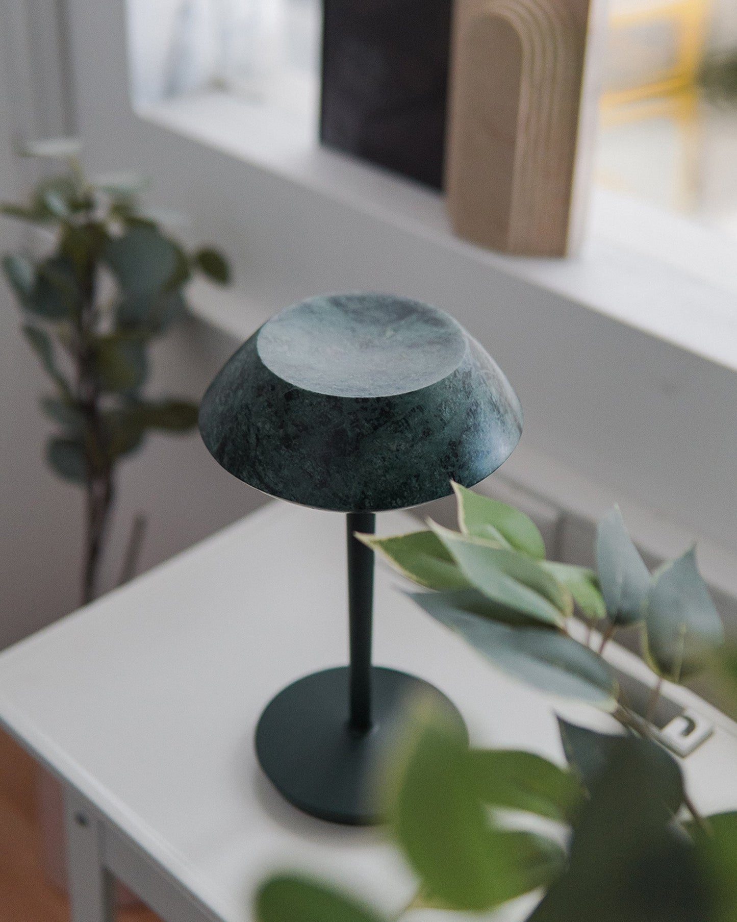 Mini Fiore Marble Table Lamp (built-in battery)