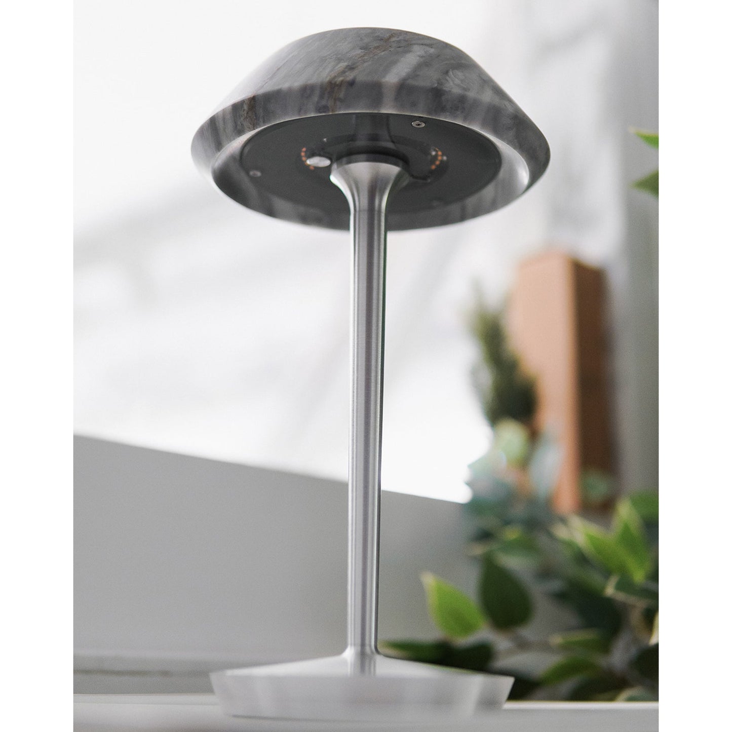 Mini Fiore Marble Table Lamp (built-in battery)