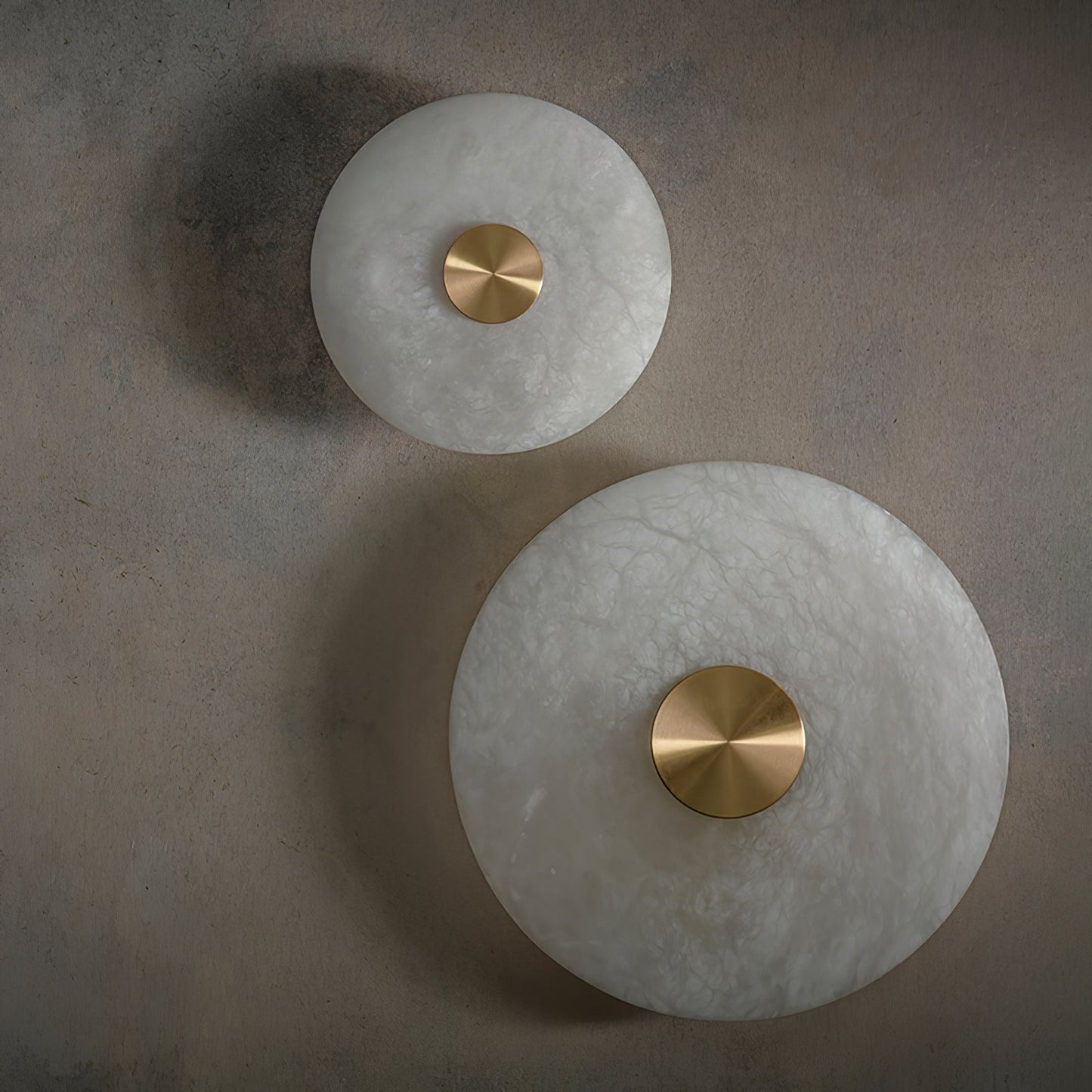 Round Alabaster Wall Light – Modern Disc Shaped Decorative Sconce